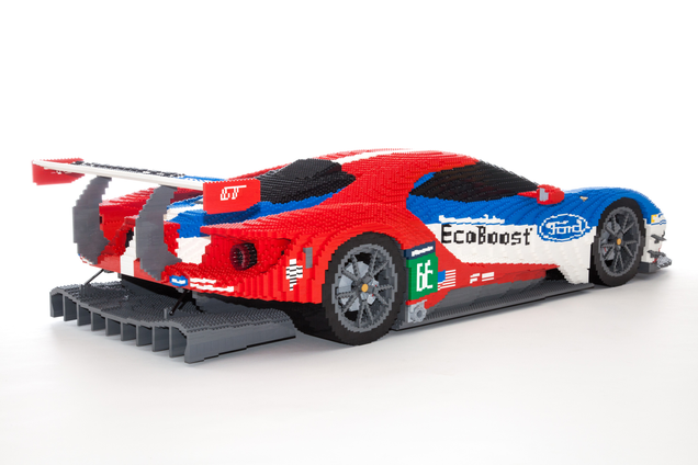 Illustration for article titled This Is How You Turn 40,000 Legos Into A Ford GT